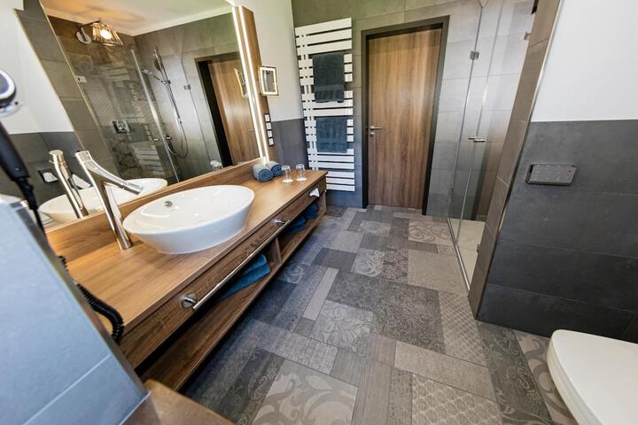 Room 16 of 25
