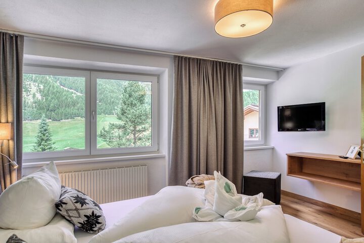 Room 34 of 172