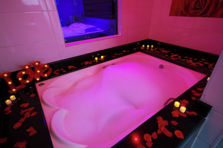 Hot Tub 52 of 62
