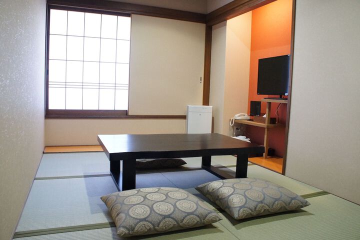 Room 33 of 104