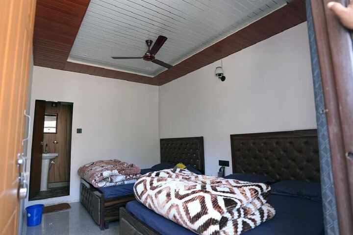 Room 10 of 26