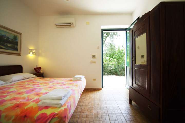 Room 2 of 52