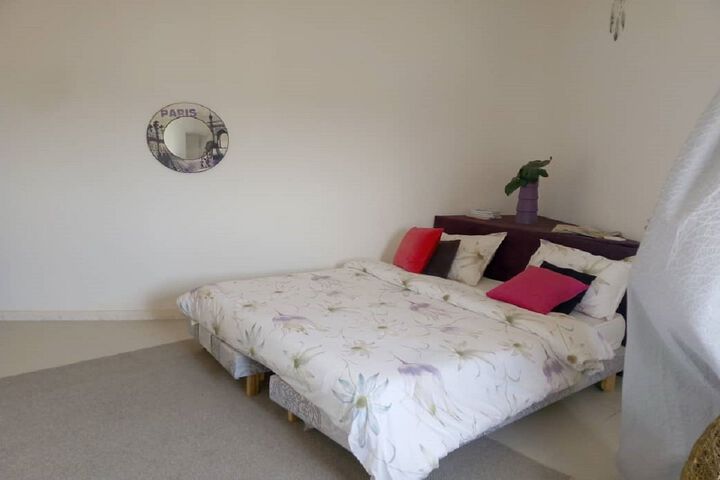 Room 5 of 8