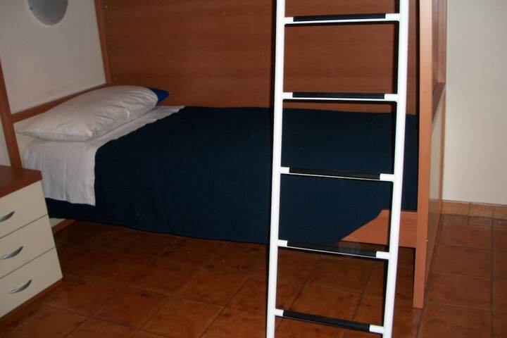 Room 11 of 25
