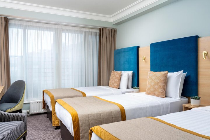 Room 48 of 104