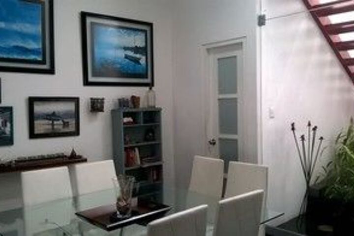 Lounge 12 of 83