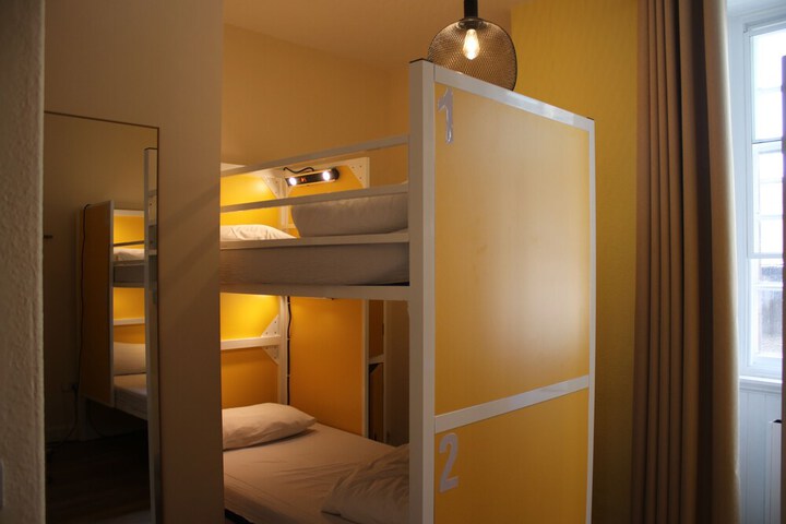 Room 28 of 76
