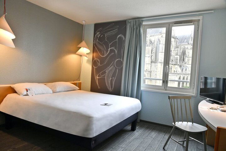 Room 3 of 78