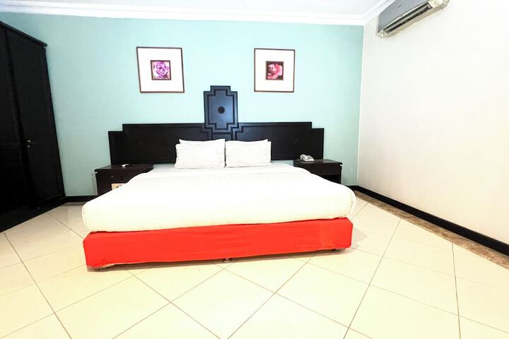 Room 27 of 53