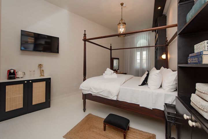 Room 32 of 194