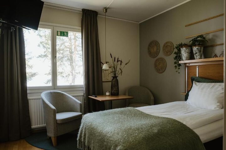 Room 2 of 9
