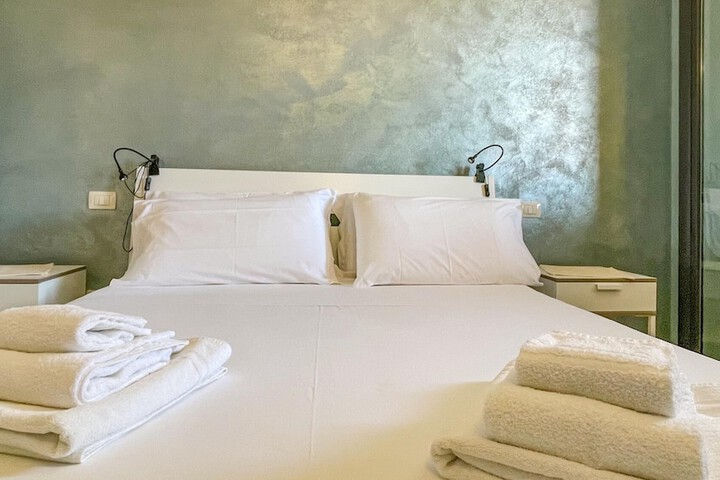 Room 14 of 21