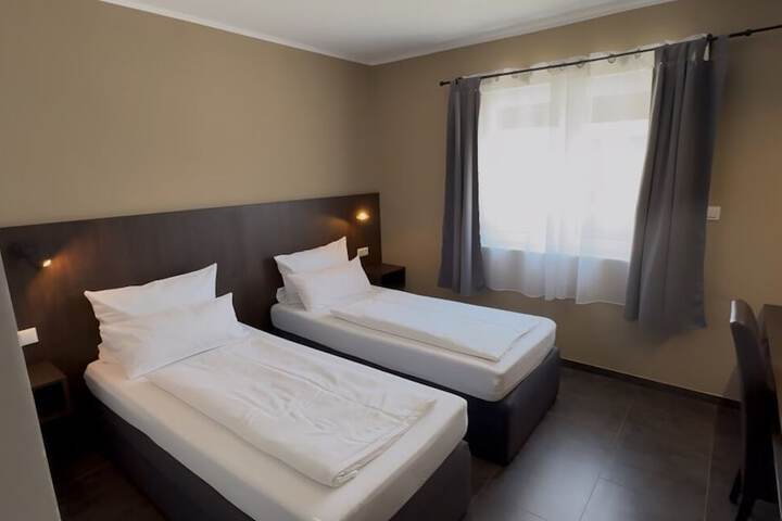 Room 13 of 29