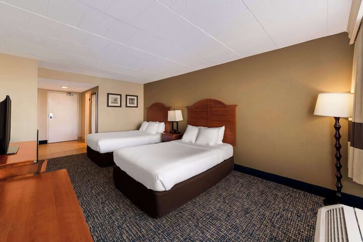 Room 25 of 65
