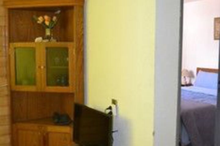 Room 9 of 18