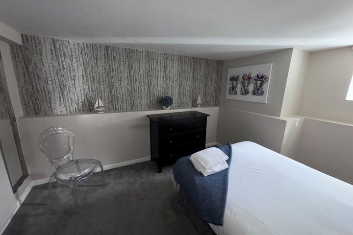 Room 53 of 106