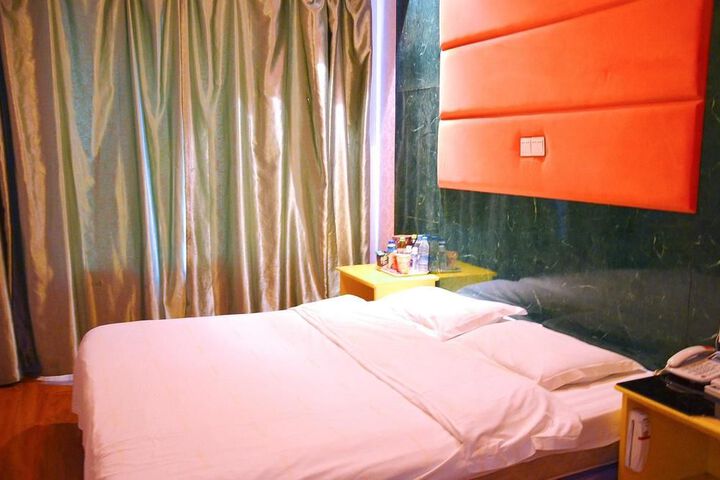 Room 5 of 13