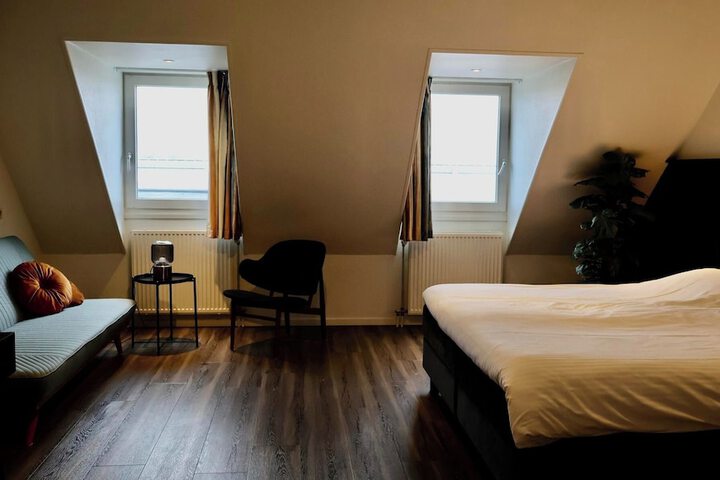 Room 32 of 66