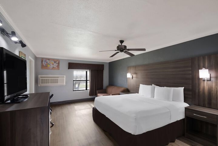 Room 17 of 34