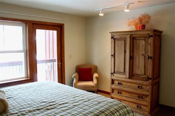 Room 2 of 8