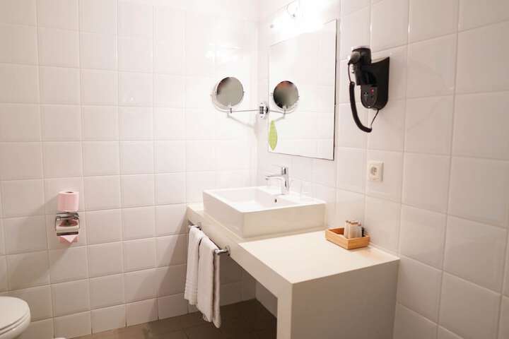 Room 44 of 63