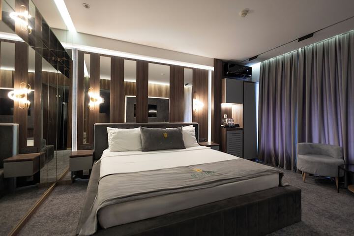 Room 18 of 33