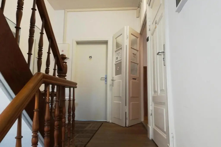 Room 10 of 20