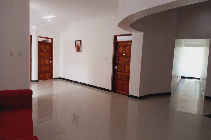 Ballroom/Hall 37 of 43