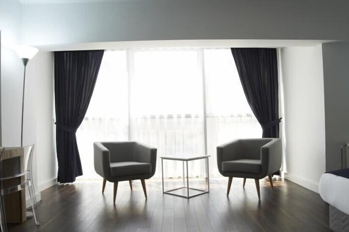 Room 12 of 18