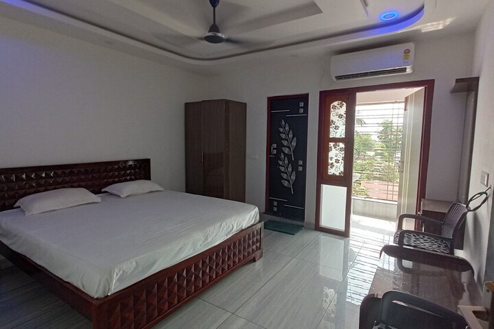 Room 11 of 33