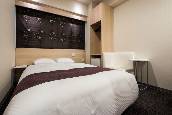 Room 13 of 49