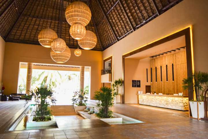 Entrance & Lobby