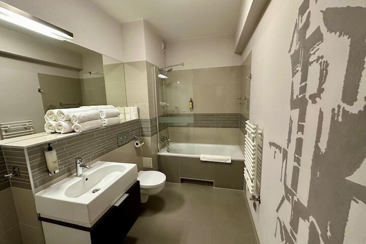 Room 30 of 81