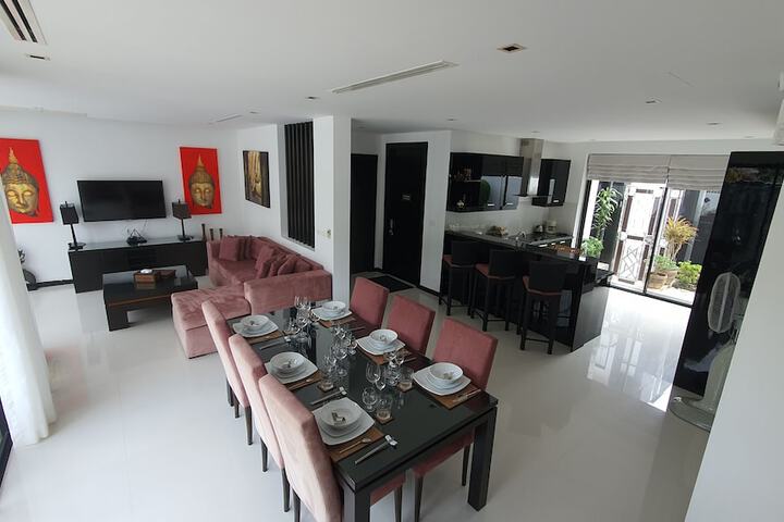 Room 8 of 28