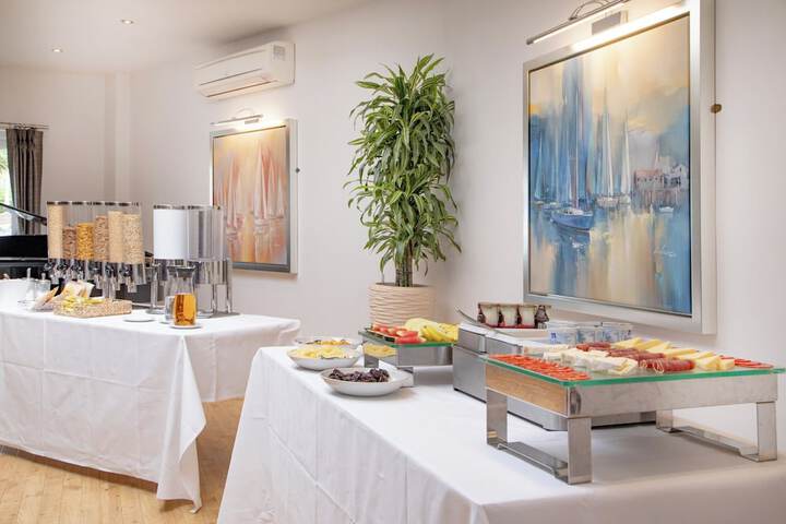 Dining 54 of 64
