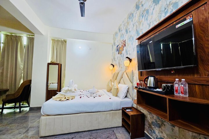 Room 12 of 25