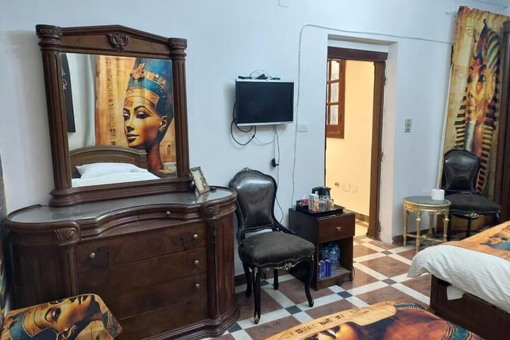 Room 4 of 82