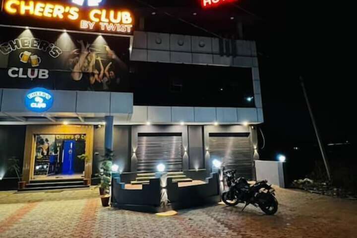 CHEERS CLUB & HOTEL