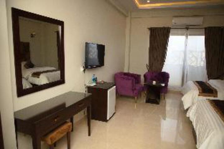 Room 9 of 20