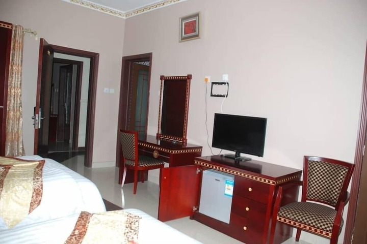 Room 8 of 30