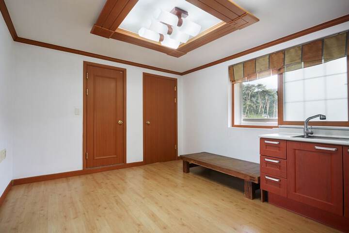 Room 44 of 82