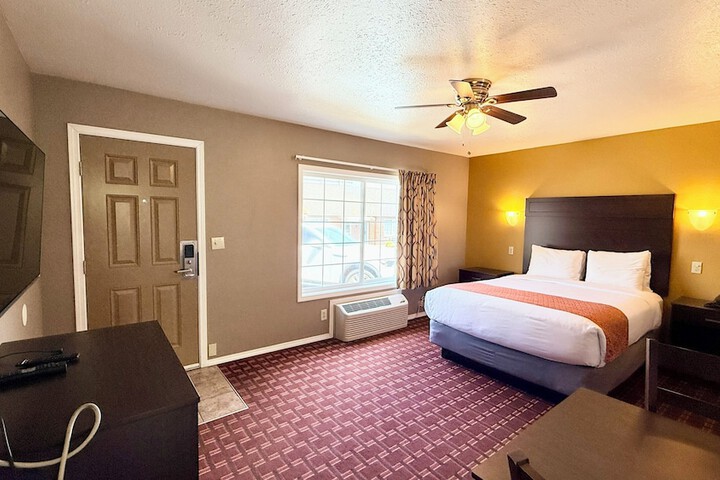 Room 65 of 132