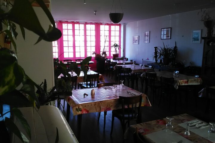 Dining 14 of 19