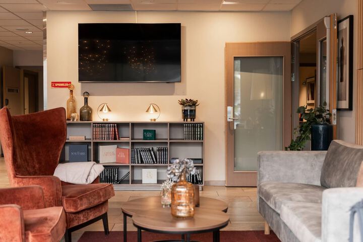 Entrance & Lobby
