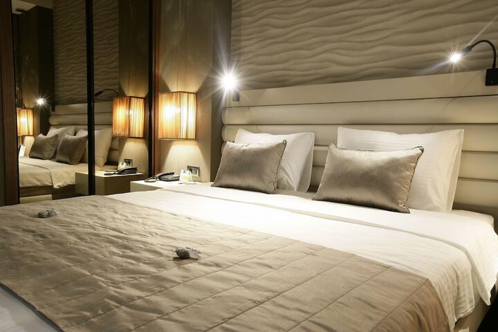 Room 16 of 64
