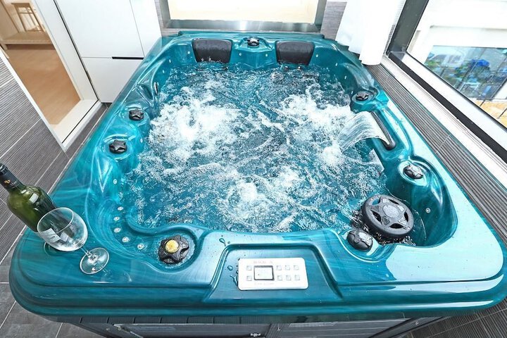 Jetted tub