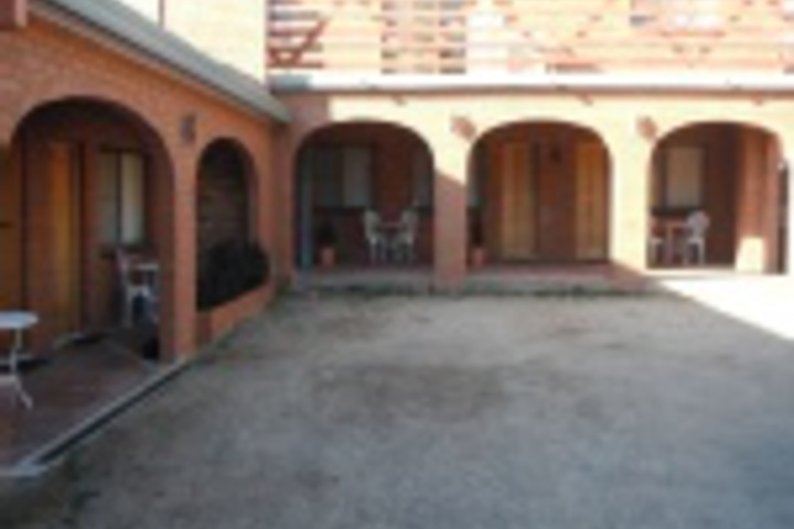 Hotel Exterior 13 of 144
