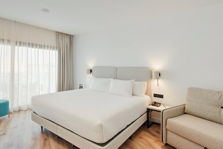 Room 6 of 52