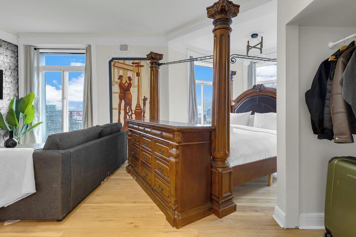 Room 60 of 174