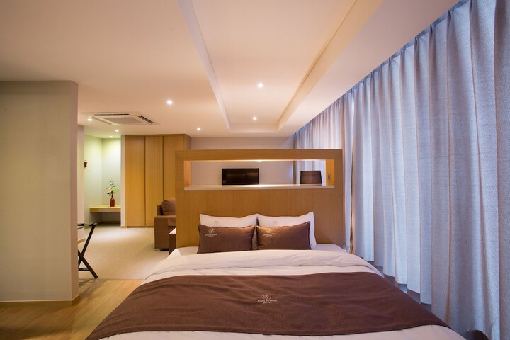 Room 17 of 145